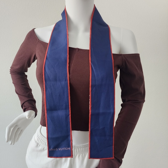 Auth Louis Vuitton Silk Red/Blue Bandana - Picture 5 of 9